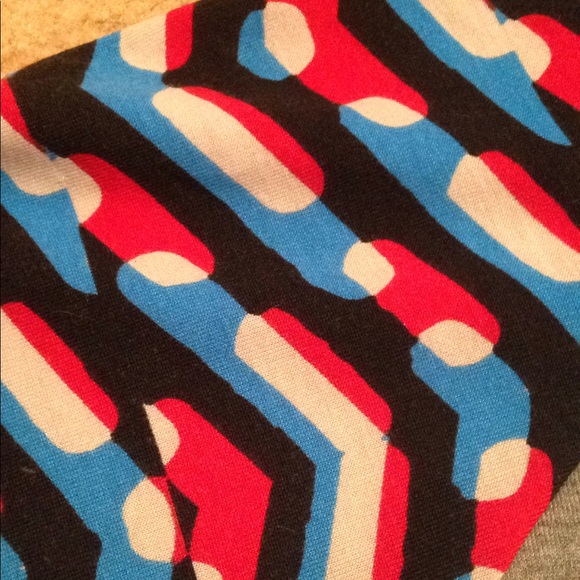 🐱 LuLaRoe Randy tee - Picture 2 of 4